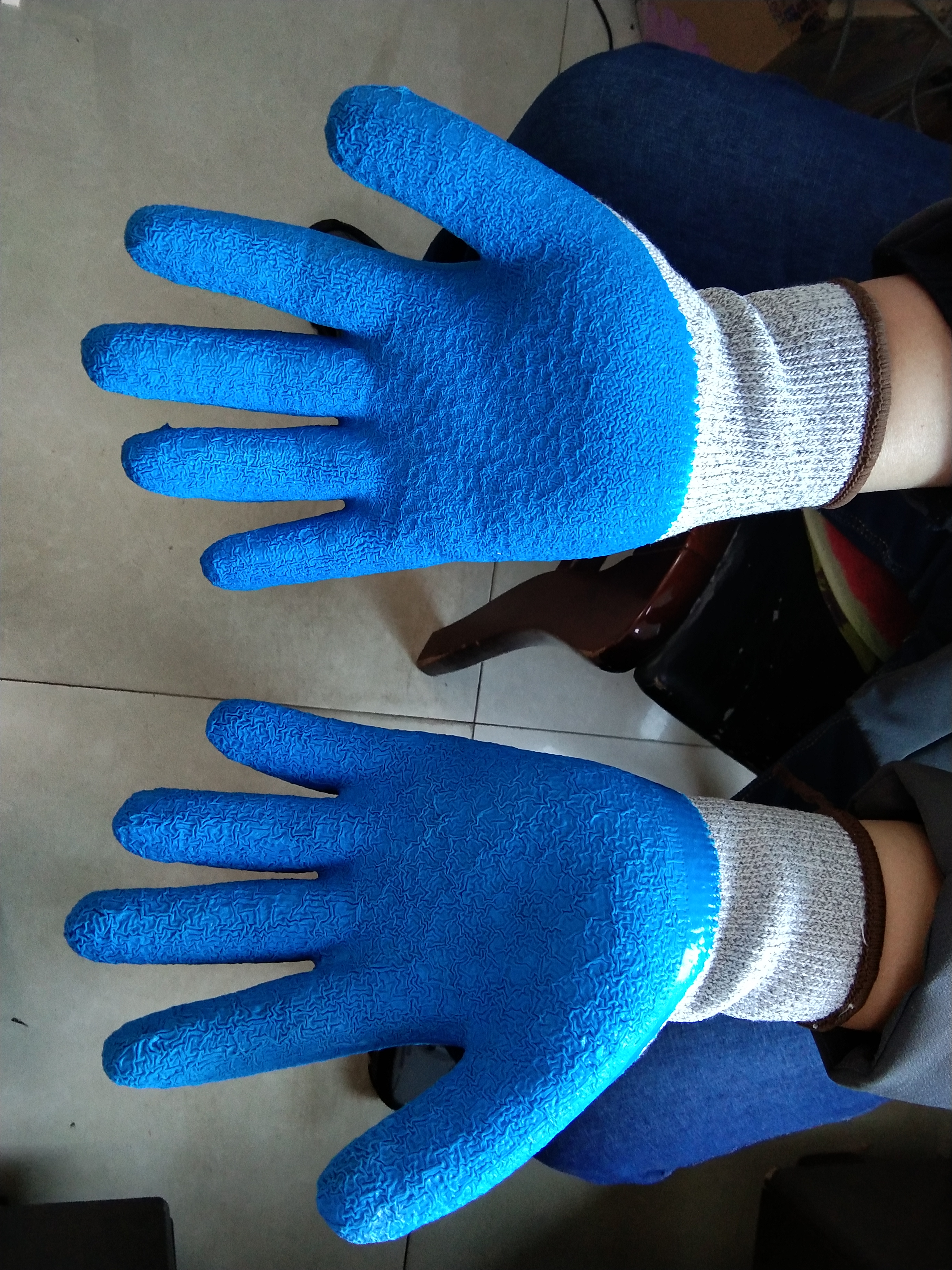 Cut-resistant gloves TPE material and its application