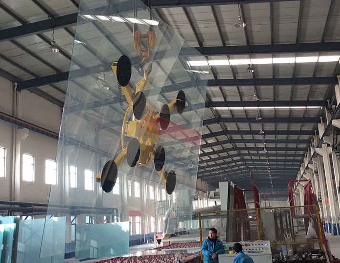 How should the glass suction cup hanger be used?
